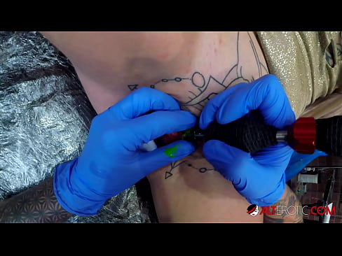 ❤️ Ekstreme tatuita varmulo Sully Savage ricevis tatuon sur sia klitoro Kvalita sekso ĉe ni % eo.analpics.ru%