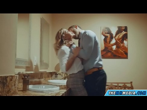 ❤️ Kiam belplena blondulo delogas vin en publika necesejo Kvalita sekso ĉe ni % eo.analpics.ru%